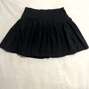 Offline by Aerie black pleated athletic skort, size Medium